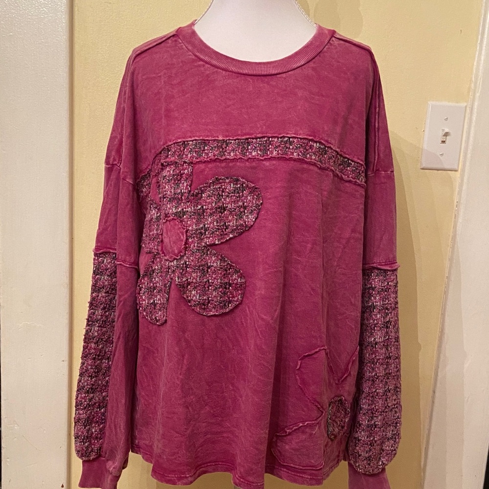 Magenta Crewneck Sweatshirt with Tweed Flower Appliqué patched oversized stretch